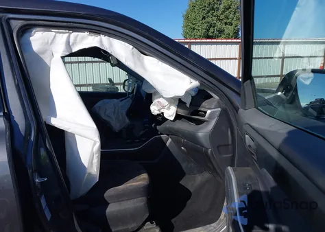 2022 Toyota Highlander L z USA, uszkodzony, nr VIN 5TDCZRBH2NS238320